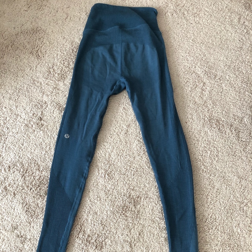 Lululemon Wunder Under blue leggings